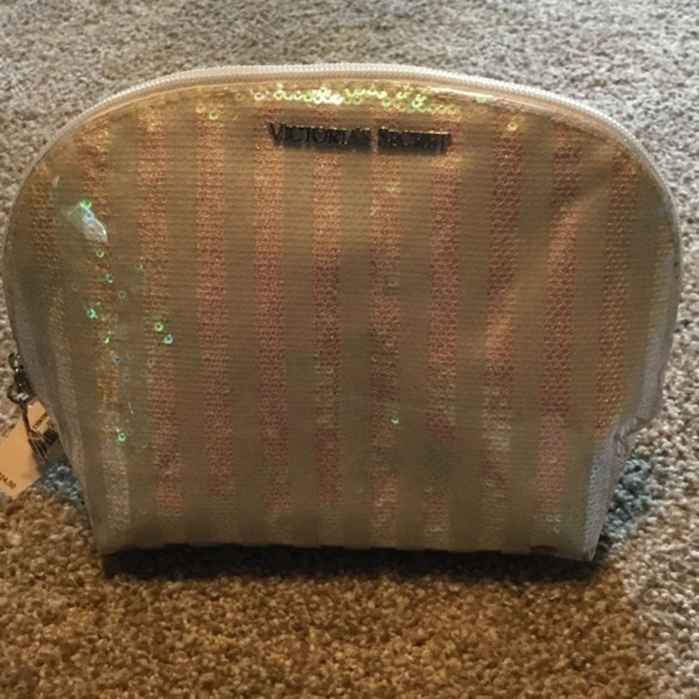 🆕VS make up bag